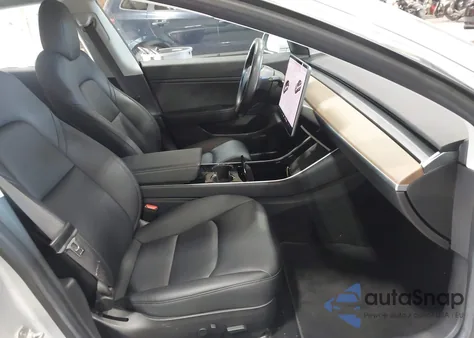 2018 Tesla Model 3 Long Range/Mid Range из США, поврежденный, VIN 5YJ3E1EA5JF042964